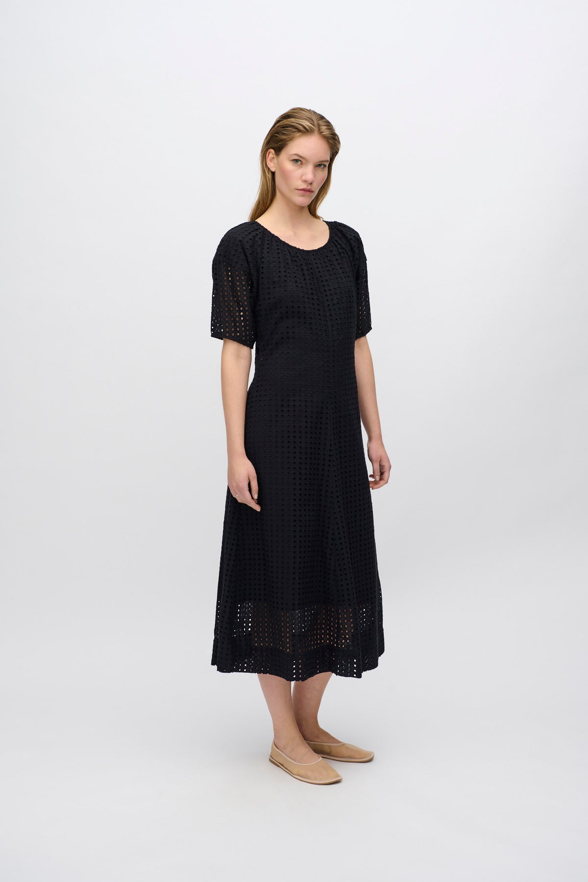 minimum female Alice midi dress in broderie anglaise 4258 Midi Dress 999 Black