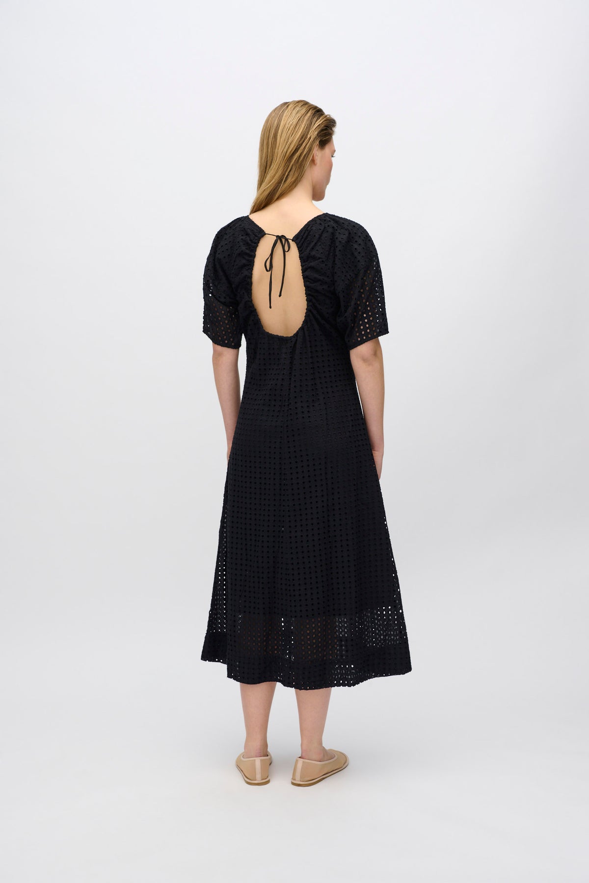 minimum female Alice midi dress in broderie anglaise 4258 Midi Dress 999 Black
