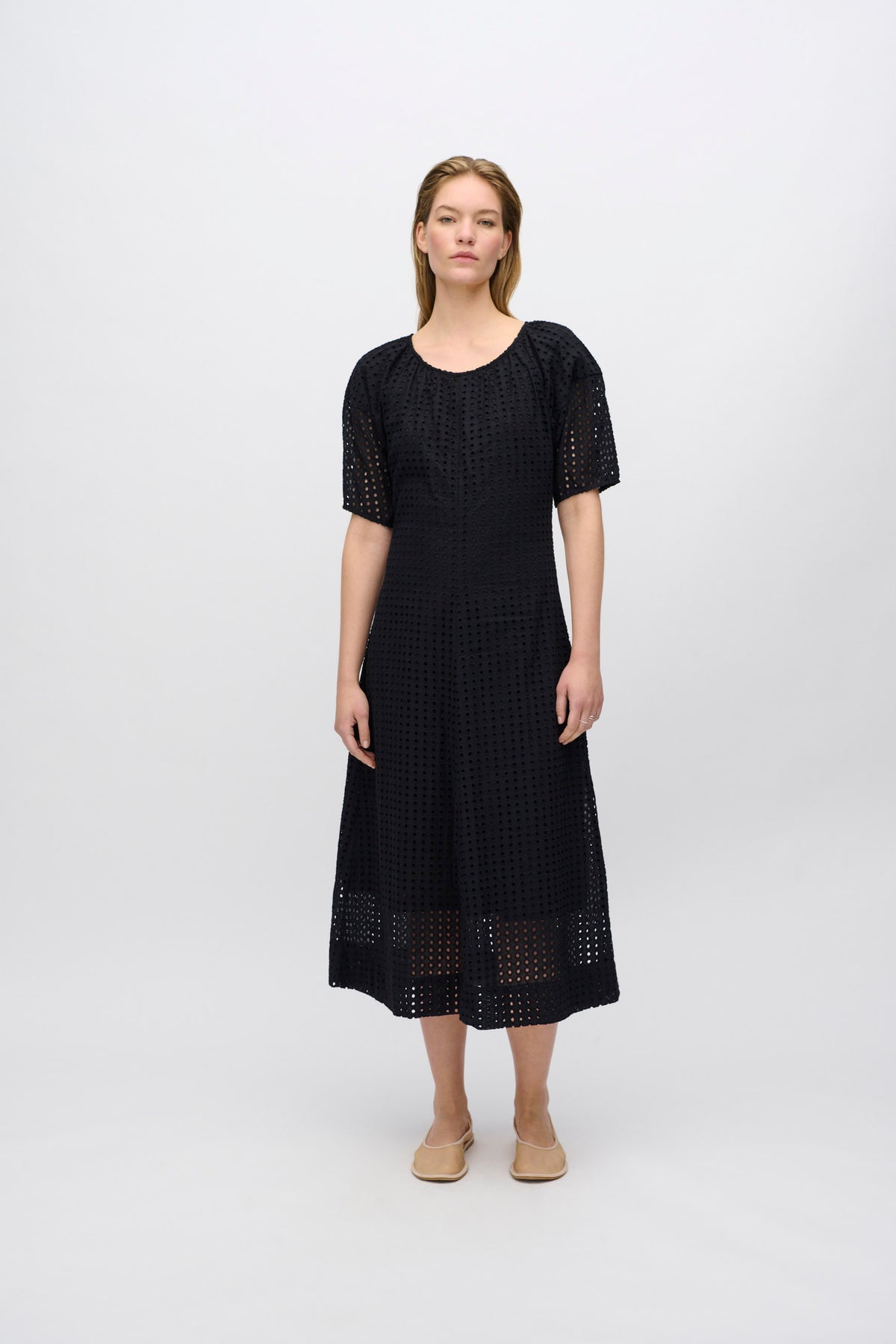 minimum female Alice midi dress in broderie anglaise 4258 Midi Dress 999 Black